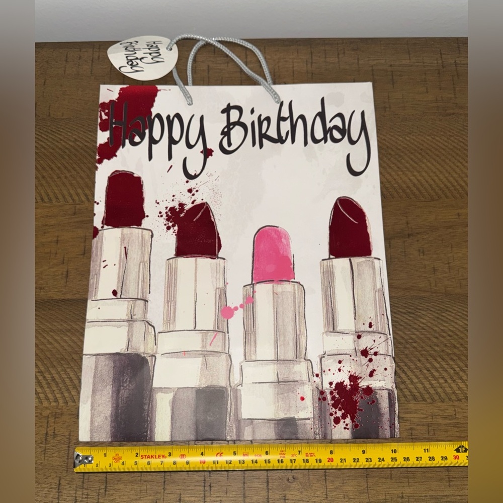 💄 Happy Birthday Gift Bag with Lipstick Design 👄 - Picture 3 of 8